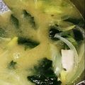 よーことにゃ's cooksnap of when they made ほうれん草と新玉ねぎとベーコンの味噌汁☆.