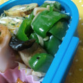 StardustCrusaders's cooksnap of when they made ピーマンときのこのバター醤油炒め.
