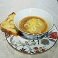 ぽんこ♡'s cooksnap of when they made たまねぎ丸ごと＊オニオングラタンスープ＊.