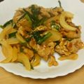 natsu1980's cooksnap of when they made ご飯がすすむ〜♡ピリ辛ニラ豚もやし炒め.