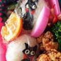 ふくい小町's cooksnap of when they made 魔女の宅急便 ジジ キャラ弁おにぎり☆.