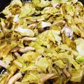 く〜じら♪'s cooksnap of when they made 簡単♪春キャベツとしめじの柚子ポン酢蒸し.