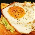 クックMA37UT☆'s cooksnap of when they made 朝幸せ♡簡単ヘルシーアボカド目玉焼きパン.