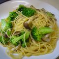 まほじょ's cooksnap of when they made しめじとベーコン、ブロッコリーパスタ.