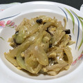 Poucette's cooksnap of when they made 簡単玉ねぎきのこ卵のオイスター炒め.