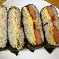 明日も晴れ's cooksnap of when they made 鮭と卵のおにぎらず.