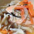 ♪かずみ♪'s cooksnap of when they made 鮭とシメジのバタぽん蒸し.