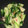 yuzriha's cooksnap of when they made ちんげん菜とベーコンのニンニク旨塩炒め♪.