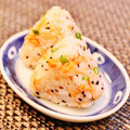 Dellaたん's cooksnap of when they made 鮭と青ねぎのおにぎり.