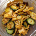 ＊はみ＊'s cooksnap of when they made しめじと玉ねぎの柚子胡椒ケチャ炒め.