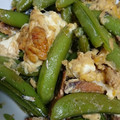 はいりママ's cooksnap of when they made さんまのかば焼きとスナップえんどう卵とじ.