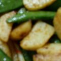 sugaojaru's cooksnap of when they made スナップえんどうとじゃがいも*カレー炒め.