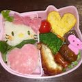 poly6's cooksnap of when they made キティちゃんおにぎり★簡単キャラ弁デコ弁.