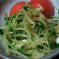 つん母's cooksnap of when they made 新玉ねぎ　かいわれ　もやしの　簡単サラダ.