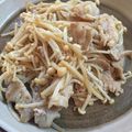 ちゃんすー９９'s cooksnap of when they made 豚とエノキのニンニクバター醤油炒め.