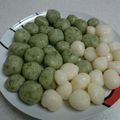 sweetpizzicato's cooksnap of when they made 和菓子屋さんみたい？よもぎ団子.