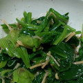 やこんち's cooksnap of when they made 簡単すぎっ❗ほうれん草となめ茸和え.