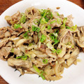 craftholic's cooksnap of when they made 豚肉としめじと玉ねぎの味噌マヨ炒め☆.