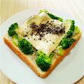しじみごはん's cooksnap of when they made シラス×ブロッコリーのマヨチーズトースト.