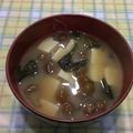 ラリー＆サラ's cooksnap of when they made なめこと豆腐と若布の味噌汁.
