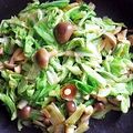 みゃじま's cooksnap of when they made ＊もりもりレタスときのこの中華炒め＊.