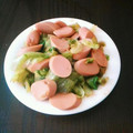 特効侍's cooksnap of when they made 簡単♬レタスと魚肉ソーセージの炒めもの.