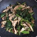 はじ丸△'s cooksnap of when they made 豚肉入り小松菜と舞茸炒め.
