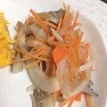 Ooたぬこ's cooksnap of when they made 意外に美味しい！新玉ねぎと舞茸のナムル.