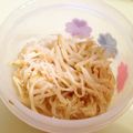 とまとま１０'s cooksnap of when they made もやしとエノキの和え物.