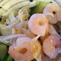 はるちゃんママ43's cooksnap of when they made 簡単♪海老と新玉ねぎときゅうりのサラダ★.