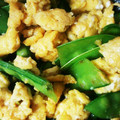 SuZuKze's cooksnap of when they made さやえんどうの卵とじ.