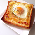 tomozo♪'s cooksnap of when they made 目玉焼き✨マヨトースト.