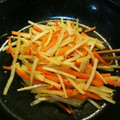 くまちーこ's cooksnap of when they made 大根と人参の皮でキンピラ.