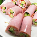 nana＊＊＊'s cooksnap of when they made きゅうりとカニカマのハム巻き.