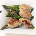 kunya's cooksnap of when they made グリーンアスパラの鶏つくねロール卵黄添え.