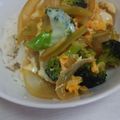空らぶ28's cooksnap of when they made 節約～ブロッコリーと玉葱の卵丼.