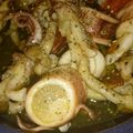 omotikun's cooksnap of when they made 簡単！アヒージョ♡ヤリイカとアボカド.