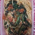 シンシン430's cooksnap of when they made ツナとほうれん草のトマトパスタ.