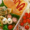 わたぐもさん's cooksnap of when they made 餃子の皮でソーセージチーズ揚げドッグ.