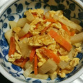 もぐ・ω・くま's cooksnap of when they made あるもので★大根とにんじんの卵とじ★.