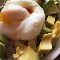 johndy's cooksnap of when they made あるものでOK鮭フレークとアボカド温玉丼.