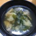 ♡★ハッピー★♡'s cooksnap of when they made 簡単味噌汁（わかめ、油揚げ）.