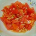 82tarou's cooksnap of when they made 簡単酢たまねぎトマトサラダ.