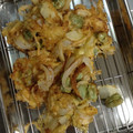 クックANLLO1☆'s cooksnap of when they made 期間限定◆新玉ねぎと空豆とかにかま天ぷら.