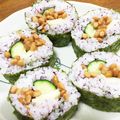 YUKIKI☆'s cooksnap of when they made ゆかりご飯で♡納豆きゅうりチーズ巻き寿司.