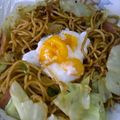 しおとも's cooksnap of when they made ひと手間加えたカレー焼きソバ.