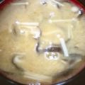 マグダレアン's cooksnap of when they made きのこのみそ汁.