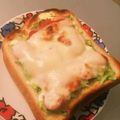 mykym's cooksnap of when they made キャベツとウインナーのチーズトースト.