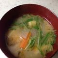 ♪☆山村さん☆♪'s cooksnap of when they made 具だくさんのお味噌汁①大根・人参・水菜.