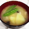 はるブー子's cooksnap of when they made 絹さや・新じゃが・しめじのお味噌汁♪.
